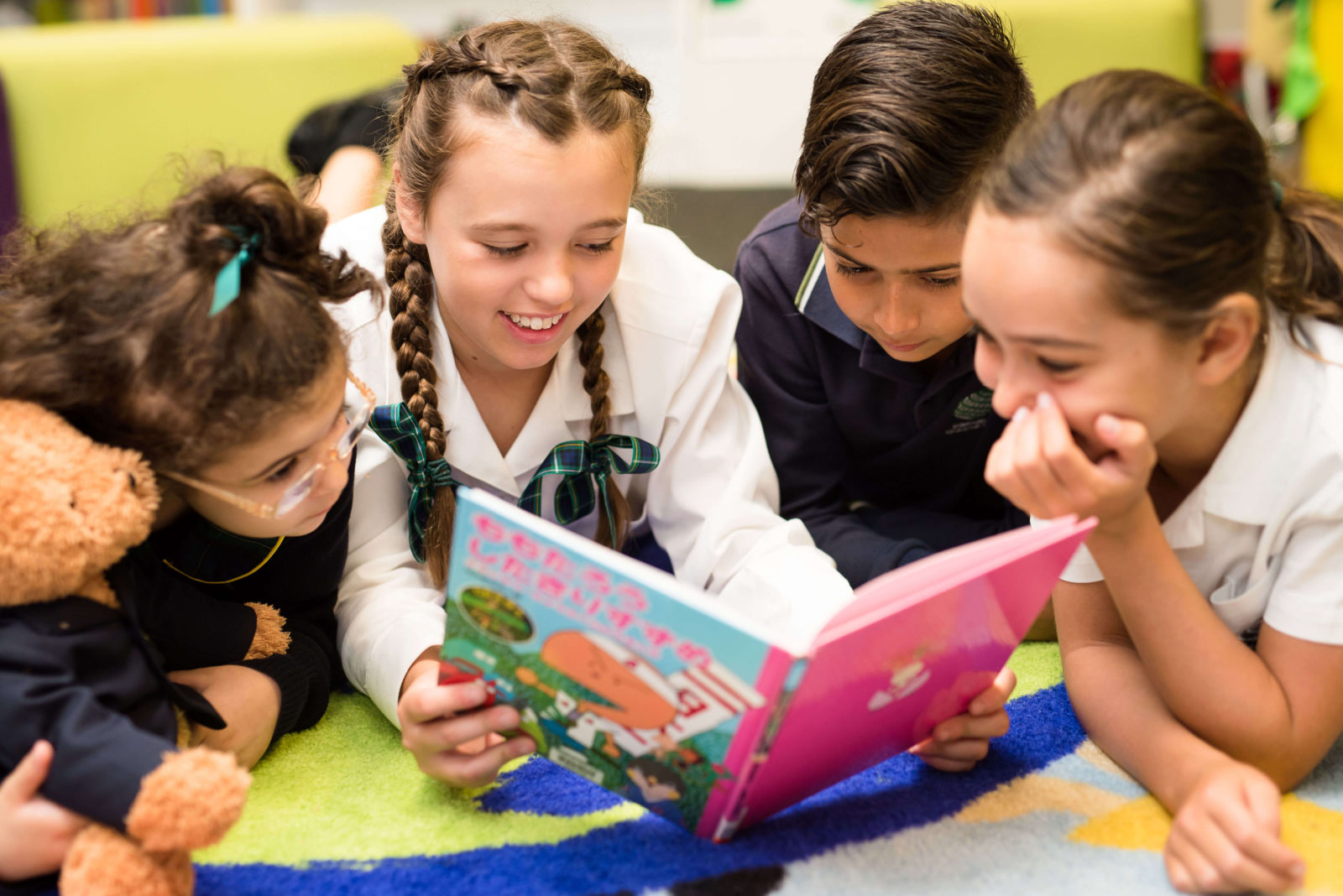 igs-primary-school-students-reading-4